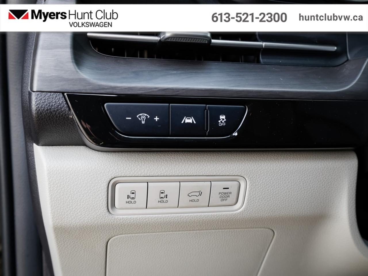 2023 Kia Carnival LX Photo