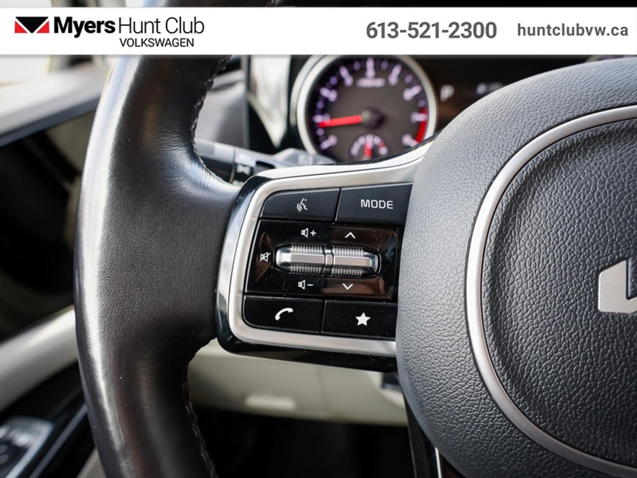2023 Kia Carnival LX Photo