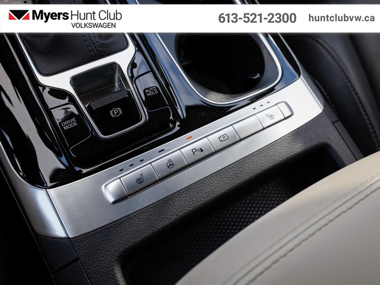 2023 Kia Carnival LX Photo