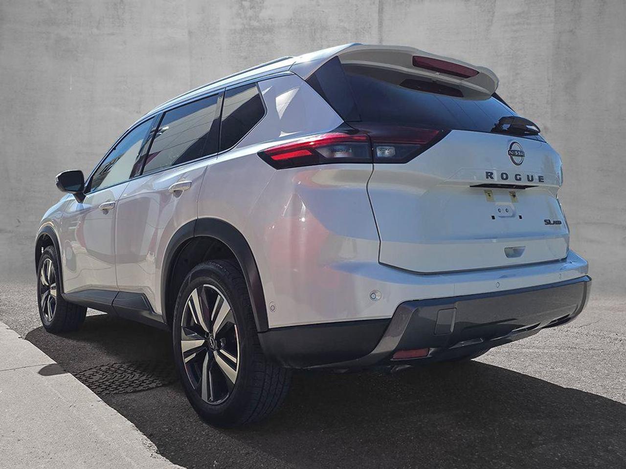 2024 Nissan Rogue SL Photo5