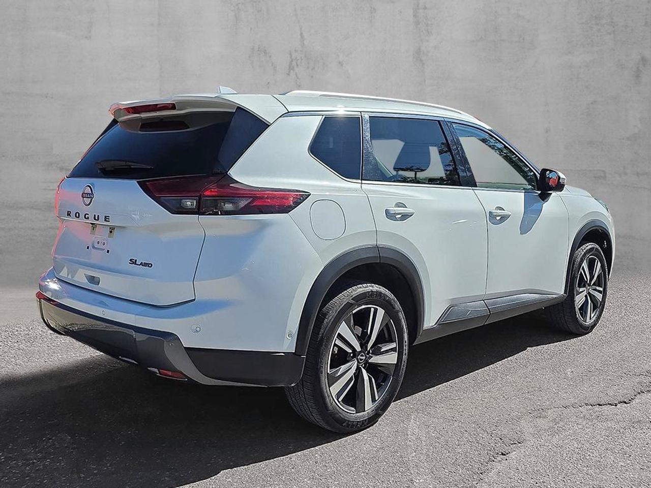 2024 Nissan Rogue SL Photo