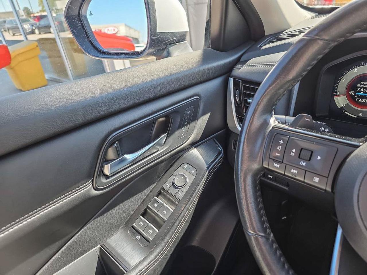 2024 Nissan Rogue SL Photo