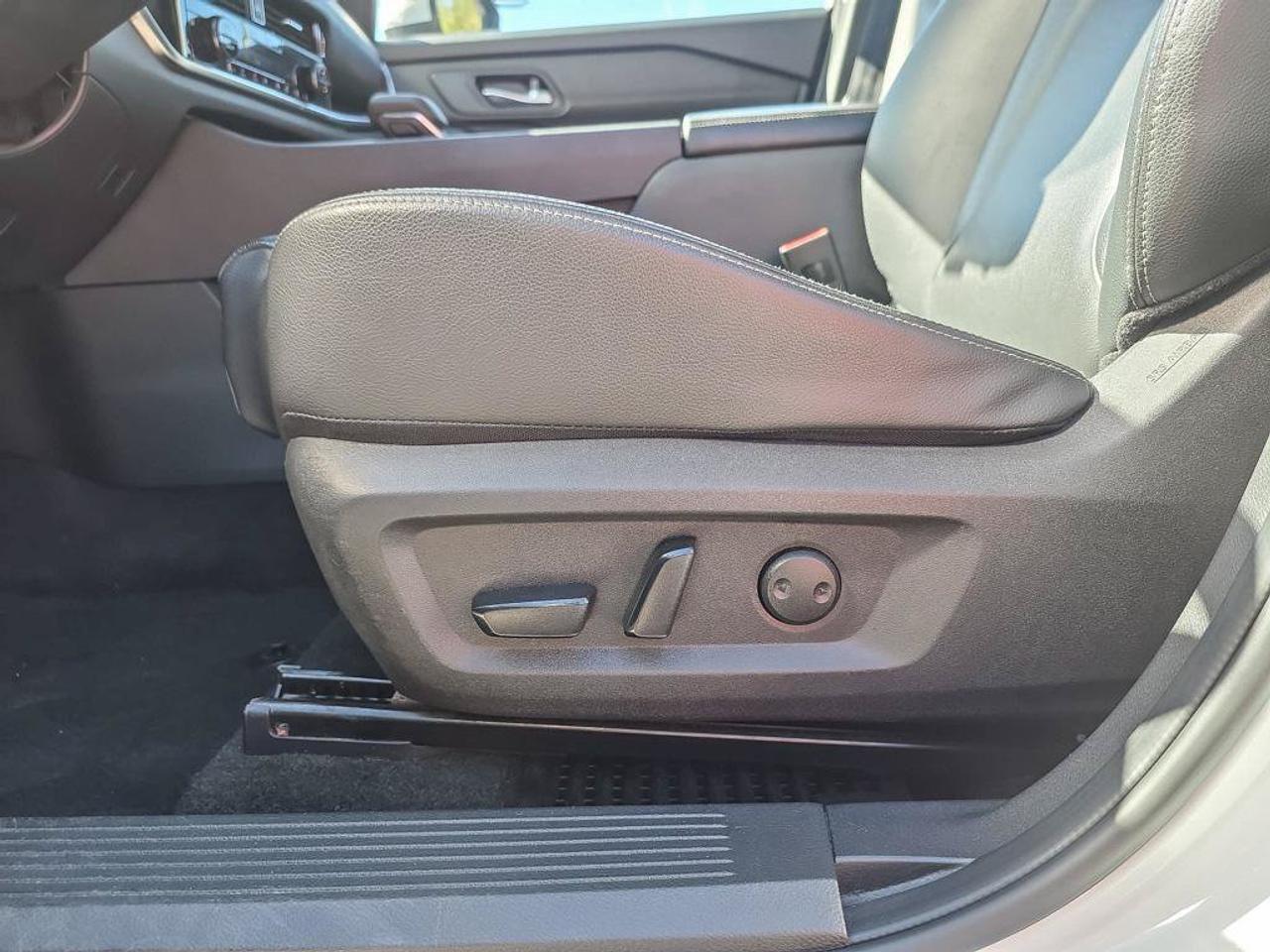 2024 Nissan Rogue SL Photo