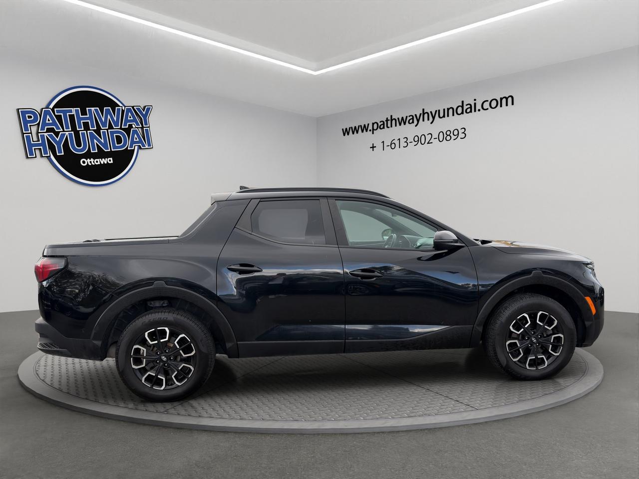 2022 Hyundai Santa Cruz Preferred | 2,268 kg Towing Capacity | Lane keeping assist | Cross-traffic Avoidance | Photo2