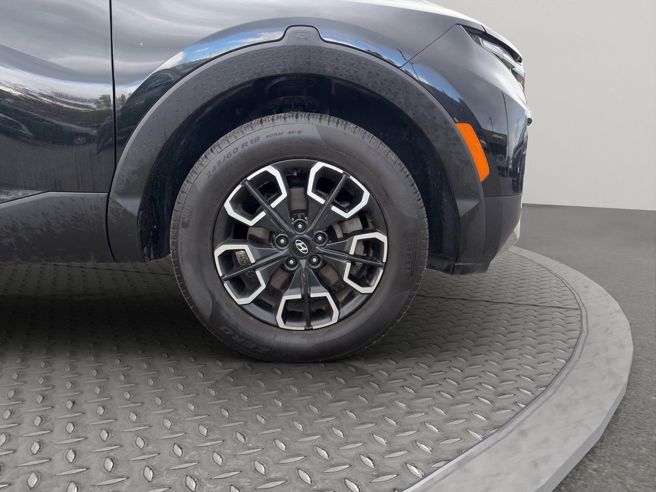 2022 Hyundai Santa Cruz Preferred | 2,268 kg Towing Capacity | Lane keeping assist | Cross-traffic Avoidance | Photo