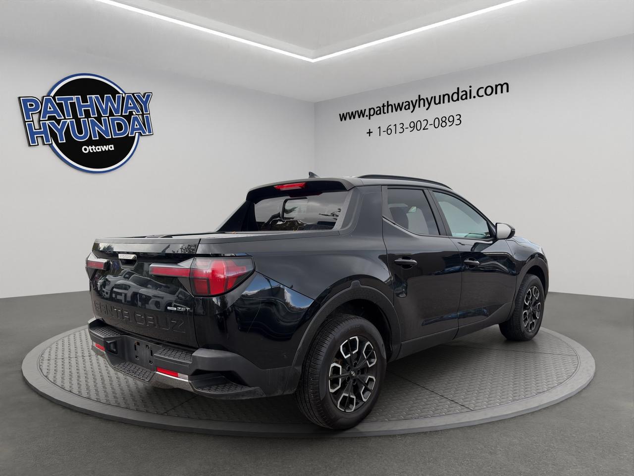 2022 Hyundai Santa Cruz Preferred | 2,268 kg Towing Capacity | Lane keeping assist | Cross-traffic Avoidance | Photo