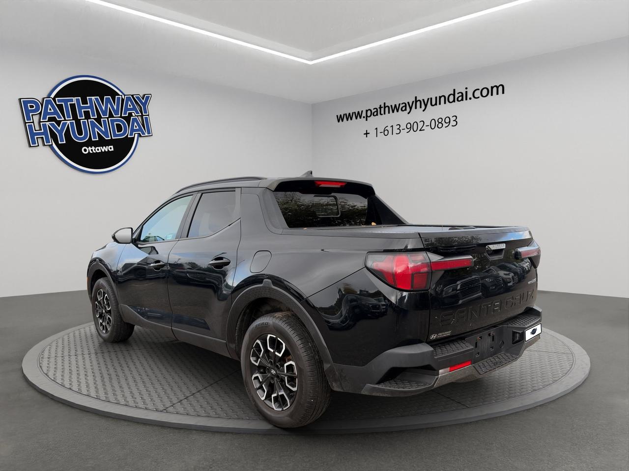 2022 Hyundai Santa Cruz Preferred | 2,268 kg Towing Capacity | Lane keeping assist | Cross-traffic Avoidance | Photo