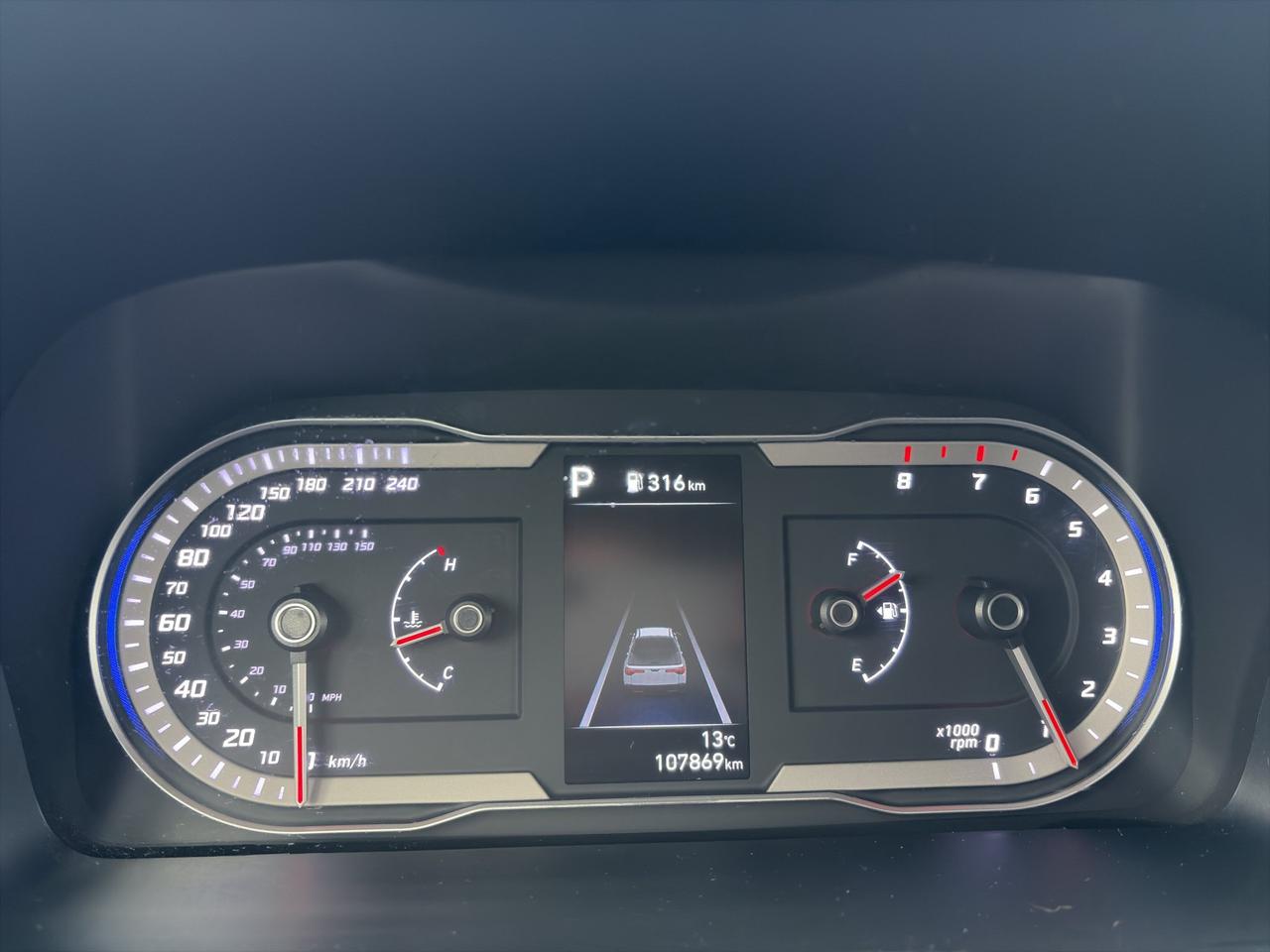 2022 Hyundai Santa Cruz Preferred | 2,268 kg Towing Capacity | Lane keeping assist | Cross-traffic Avoidance | Photo