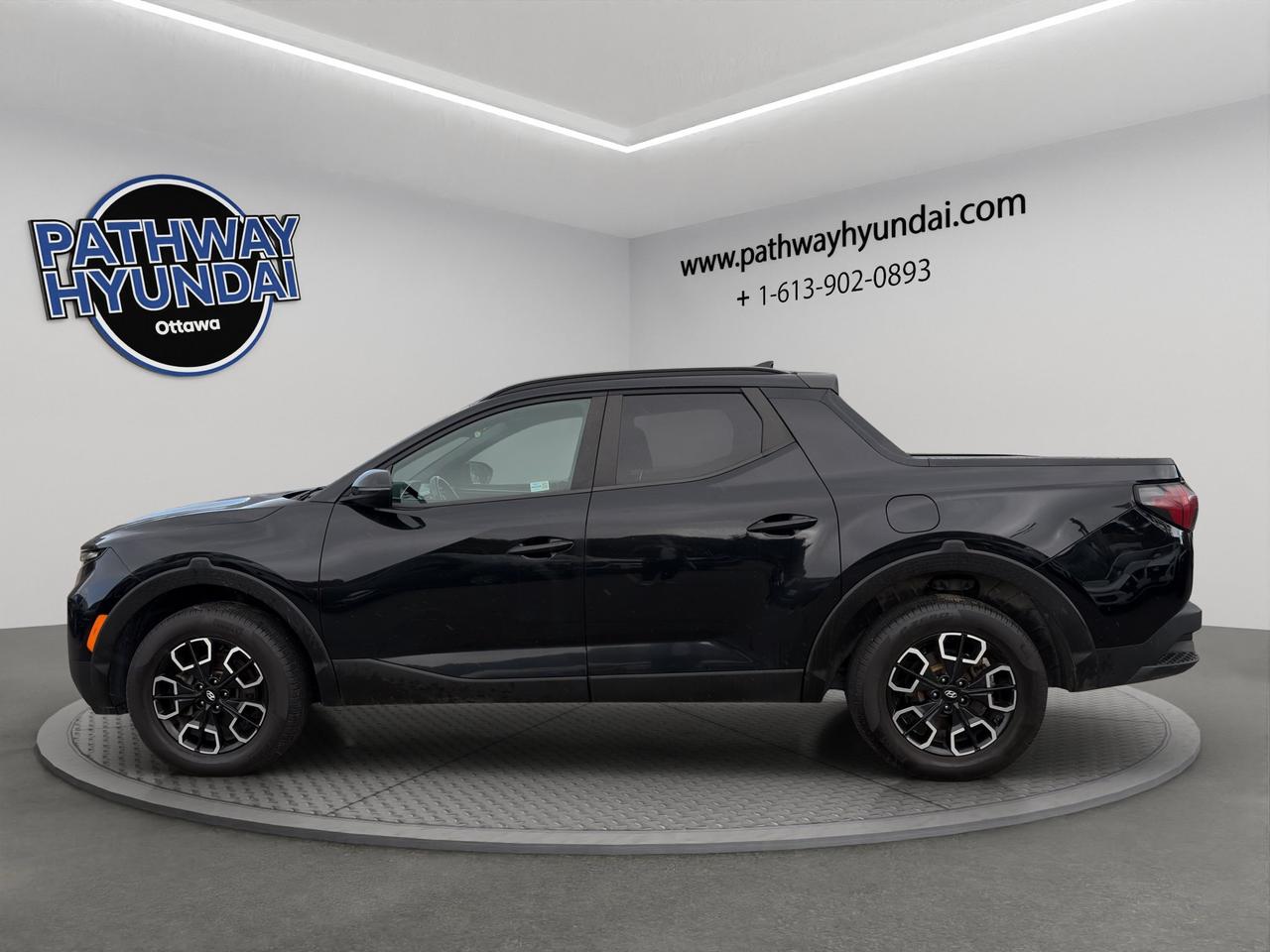 2022 Hyundai Santa Cruz Preferred | 2,268 kg Towing Capacity | Lane keeping assist | Cross-traffic Avoidance | Photo