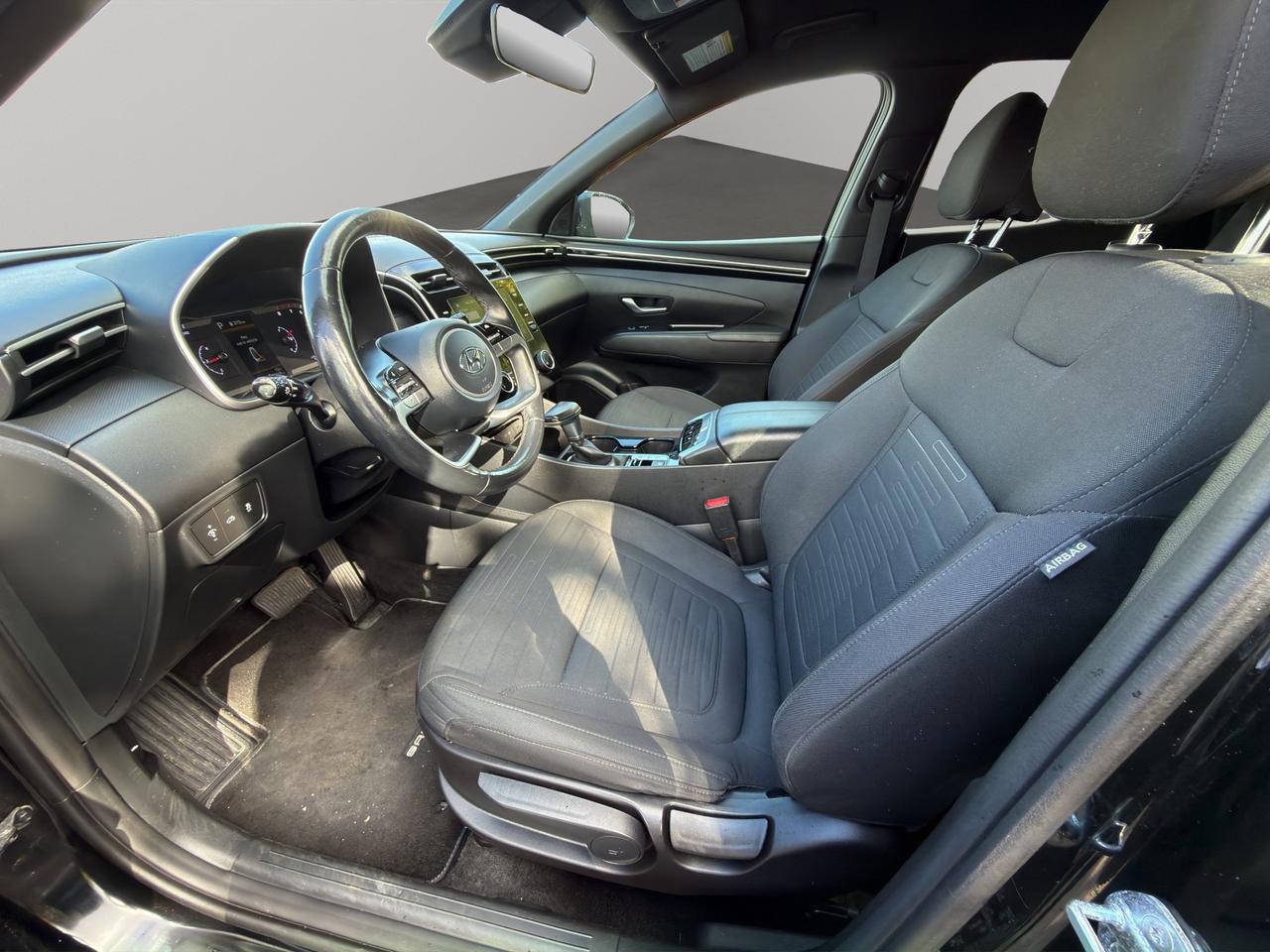 2022 Hyundai Santa Cruz Preferred | 2,268 kg Towing Capacity | Lane keeping assist | Cross-traffic Avoidance | Photo