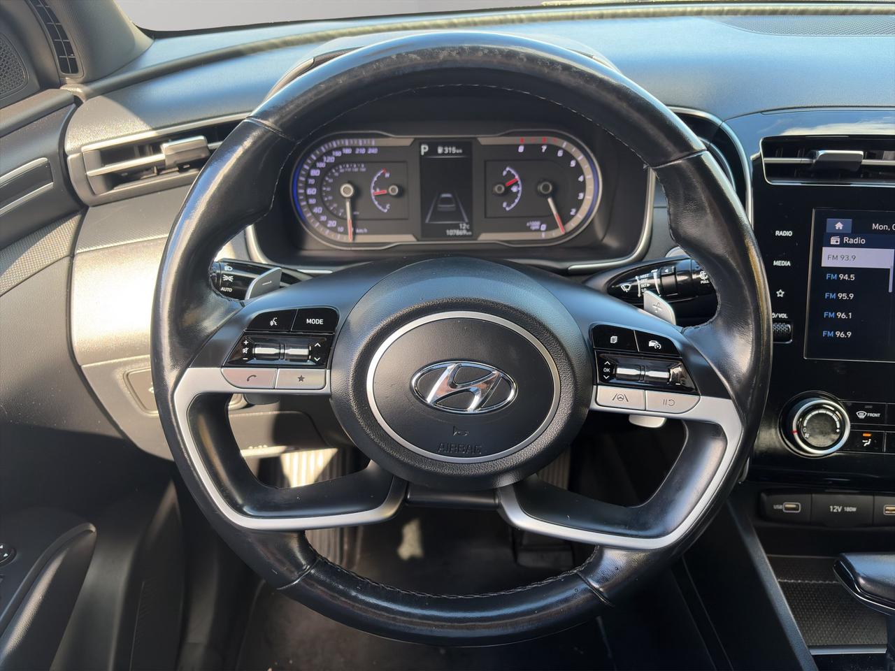 2022 Hyundai Santa Cruz Preferred | 2,268 kg Towing Capacity | Lane keeping assist | Cross-traffic Avoidance | Photo