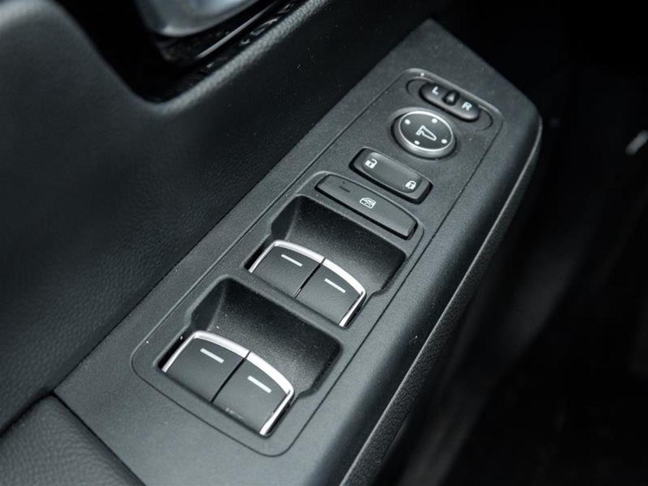 2023 Honda CR-V Touring Hybrid 4WD Photo