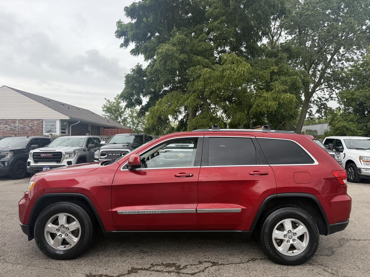 2011 Jeep Grand Cherokee Laredo Photo3