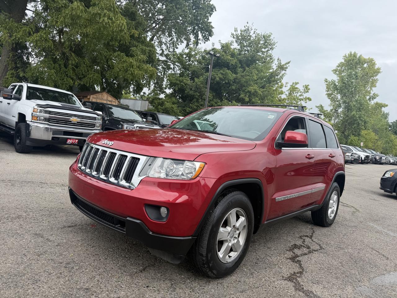 2011 Jeep Grand Cherokee Laredo Photo2