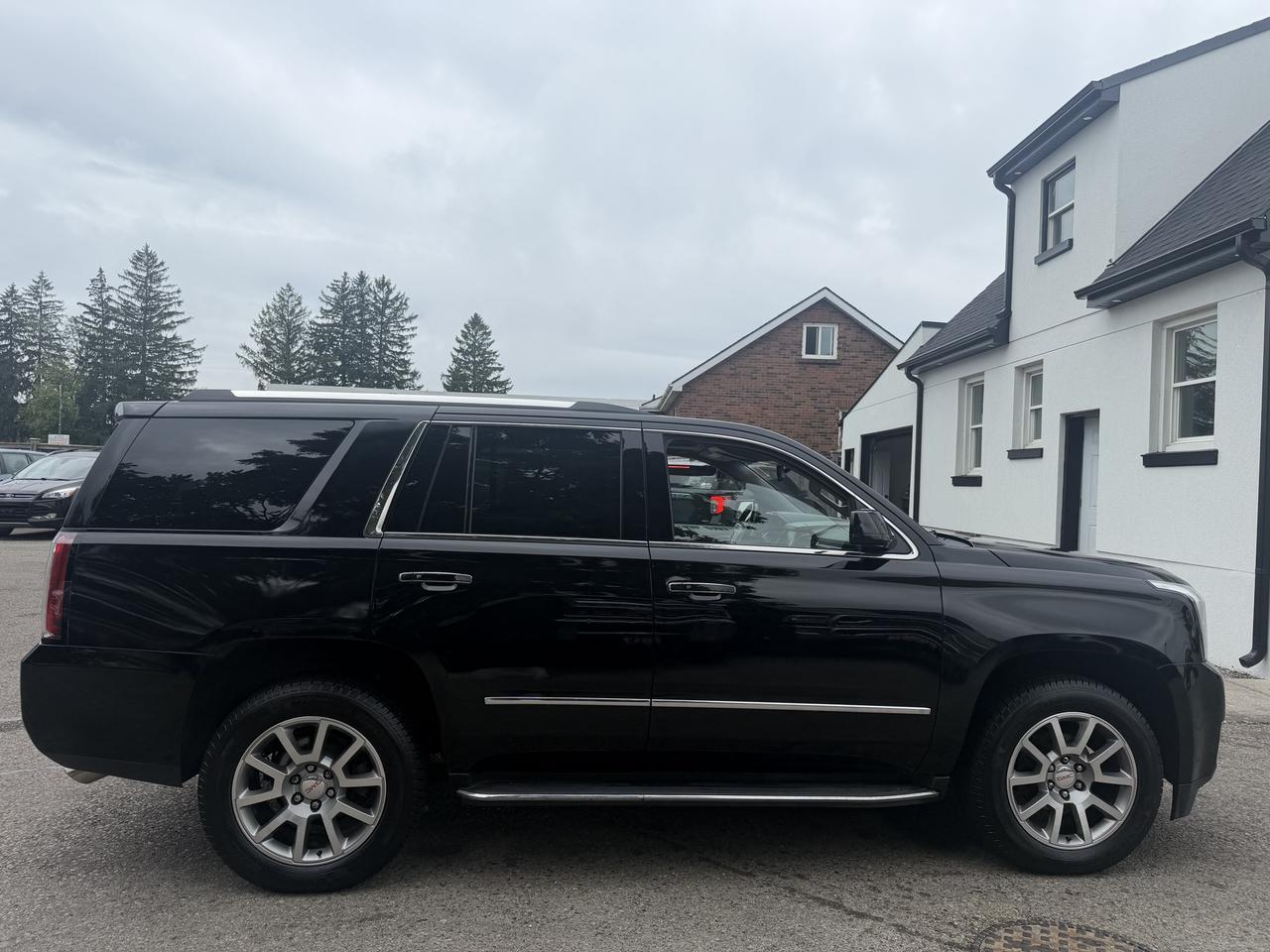 2017 GMC Yukon Denali Photo