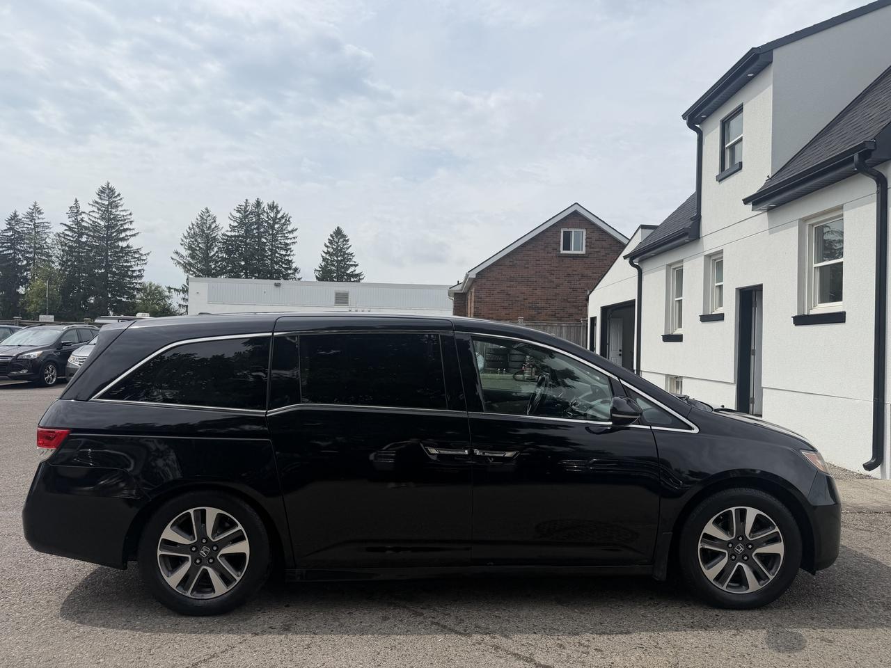 2014 Honda Odyssey Touring | One Owner | Two Sets of Tires Photo