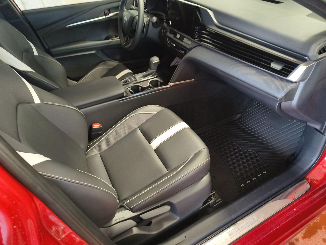 2025 Toyota Camry SE Upgrade Photo0