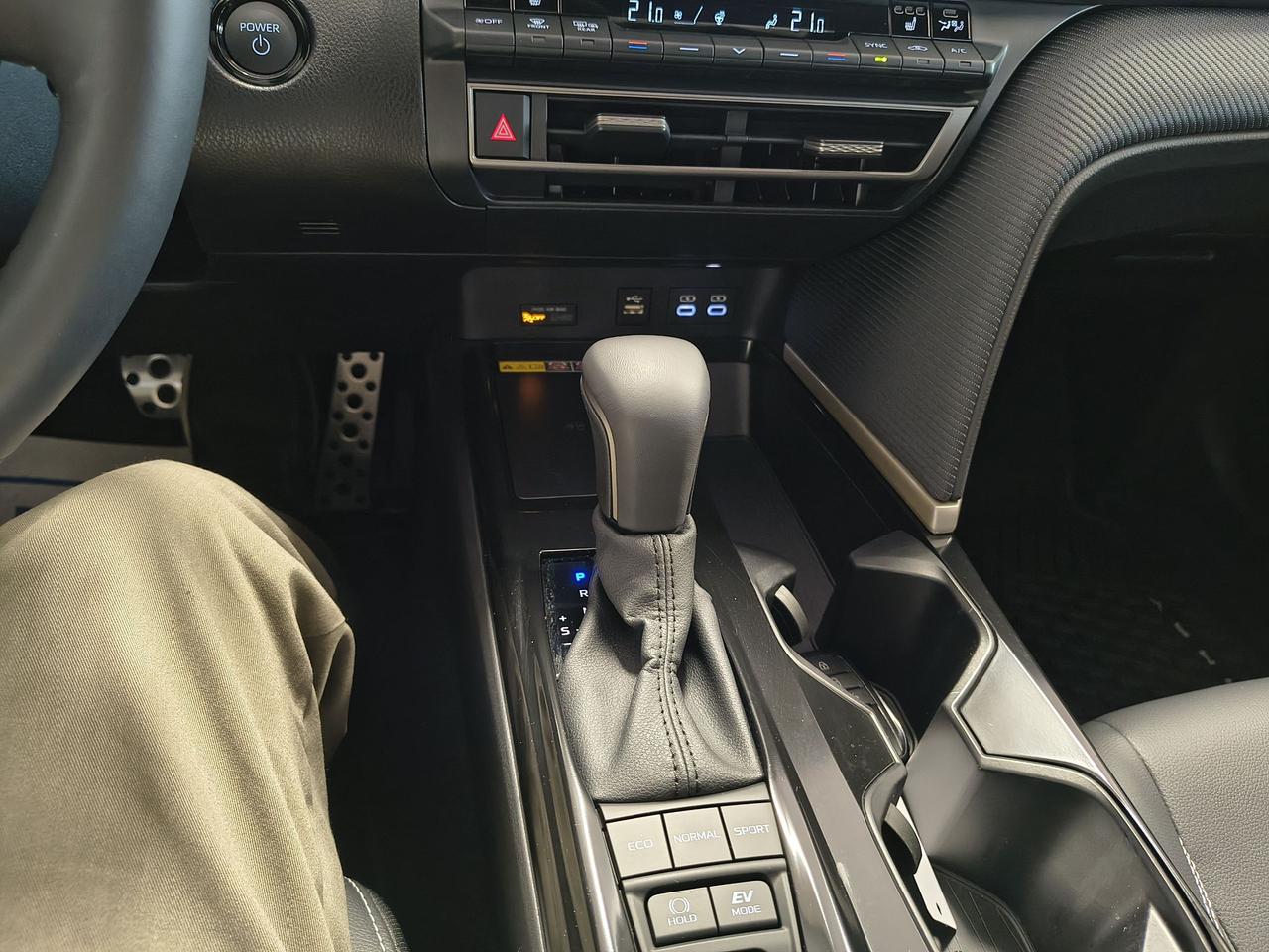 2025 Toyota Camry SE Upgrade Photo