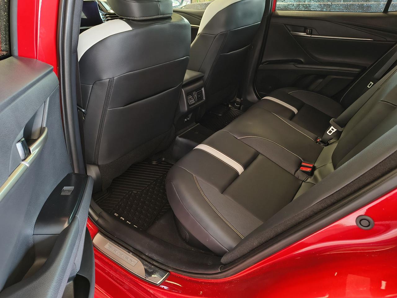 2025 Toyota Camry SE Upgrade Photo