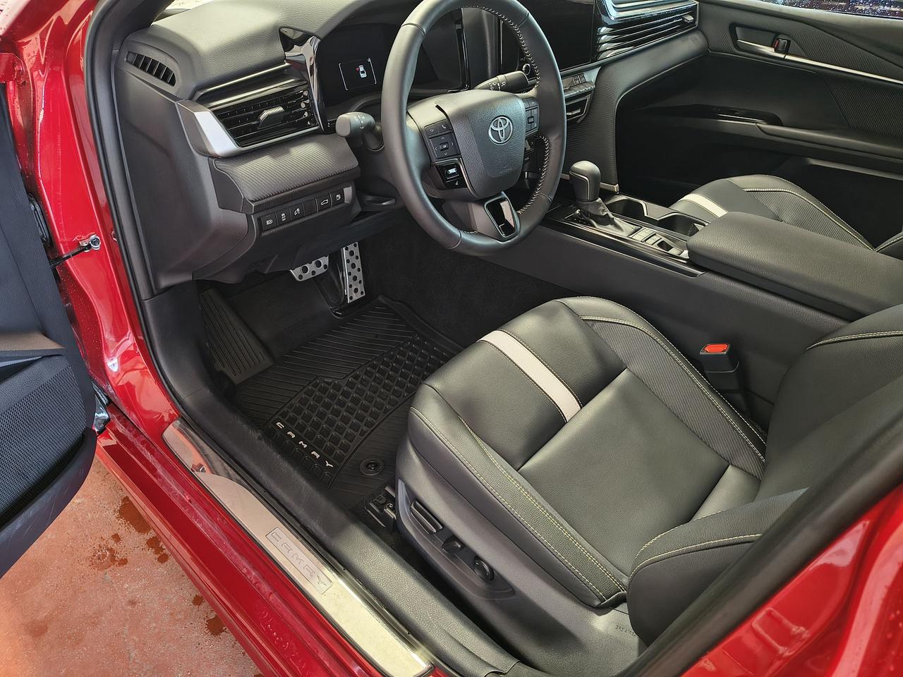 2025 Toyota Camry SE Upgrade Photo