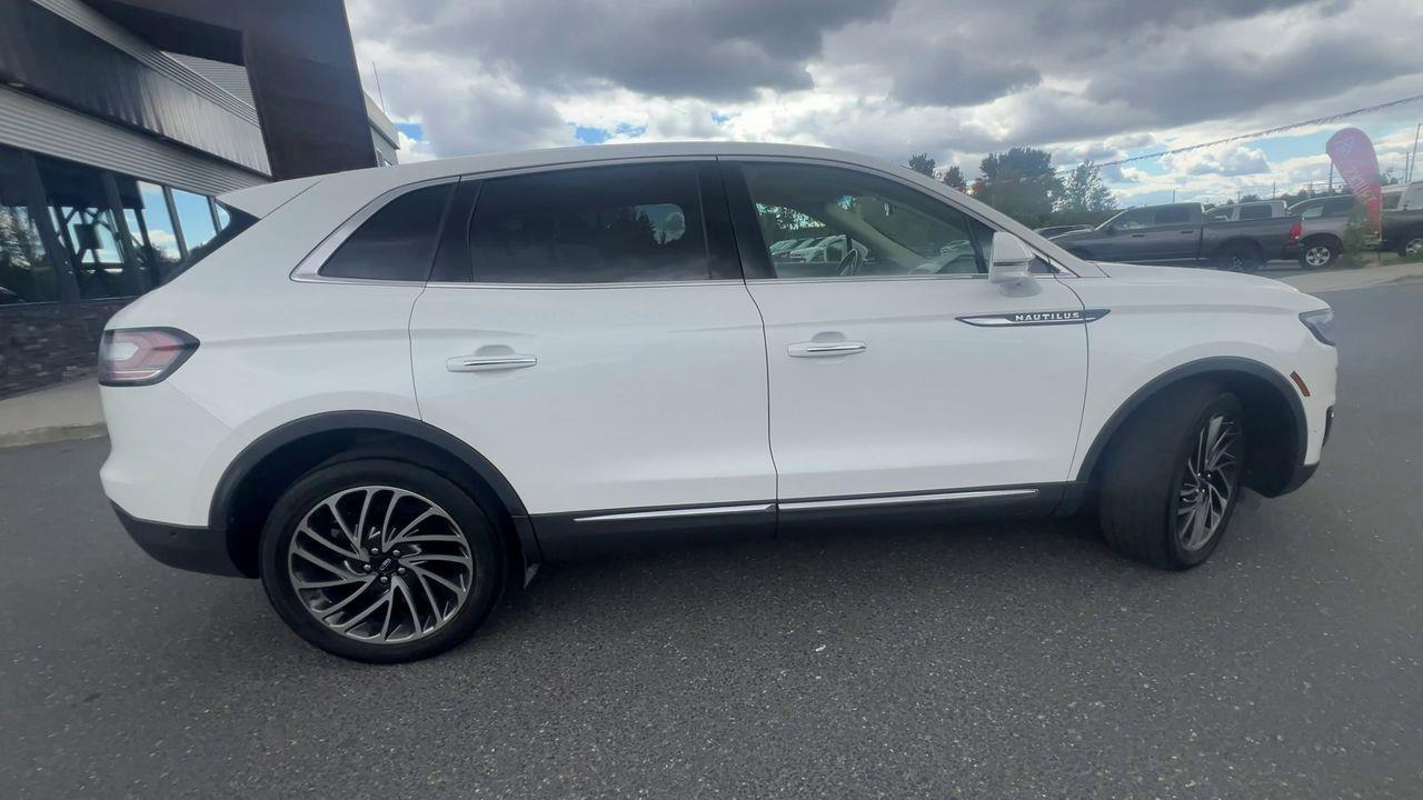 2020 Lincoln Nautilus Reserve AWD, HEATED/COOLED LEATHER SEATS, NAV, REVERSE CAM, MOONROOF, POWER LIFTGATE!! Photo