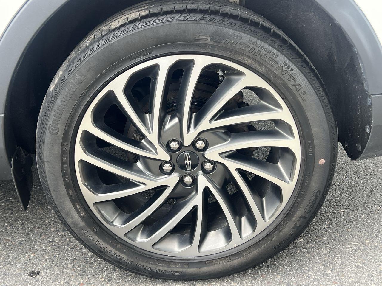 2020 Lincoln Nautilus Reserve AWD, HEATED/COOLED LEATHER SEATS, NAV, REVERSE CAM, MOONROOF, POWER LIFTGATE!! Photo