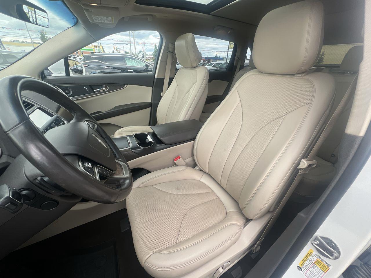 2020 Lincoln Nautilus Reserve AWD, HEATED/COOLED LEATHER SEATS, NAV, REVERSE CAM, MOONROOF, POWER LIFTGATE!! Photo