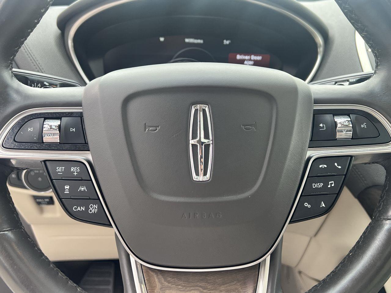 2020 Lincoln Nautilus Reserve AWD, HEATED/COOLED LEATHER SEATS, NAV, REVERSE CAM, MOONROOF, POWER LIFTGATE!! Photo