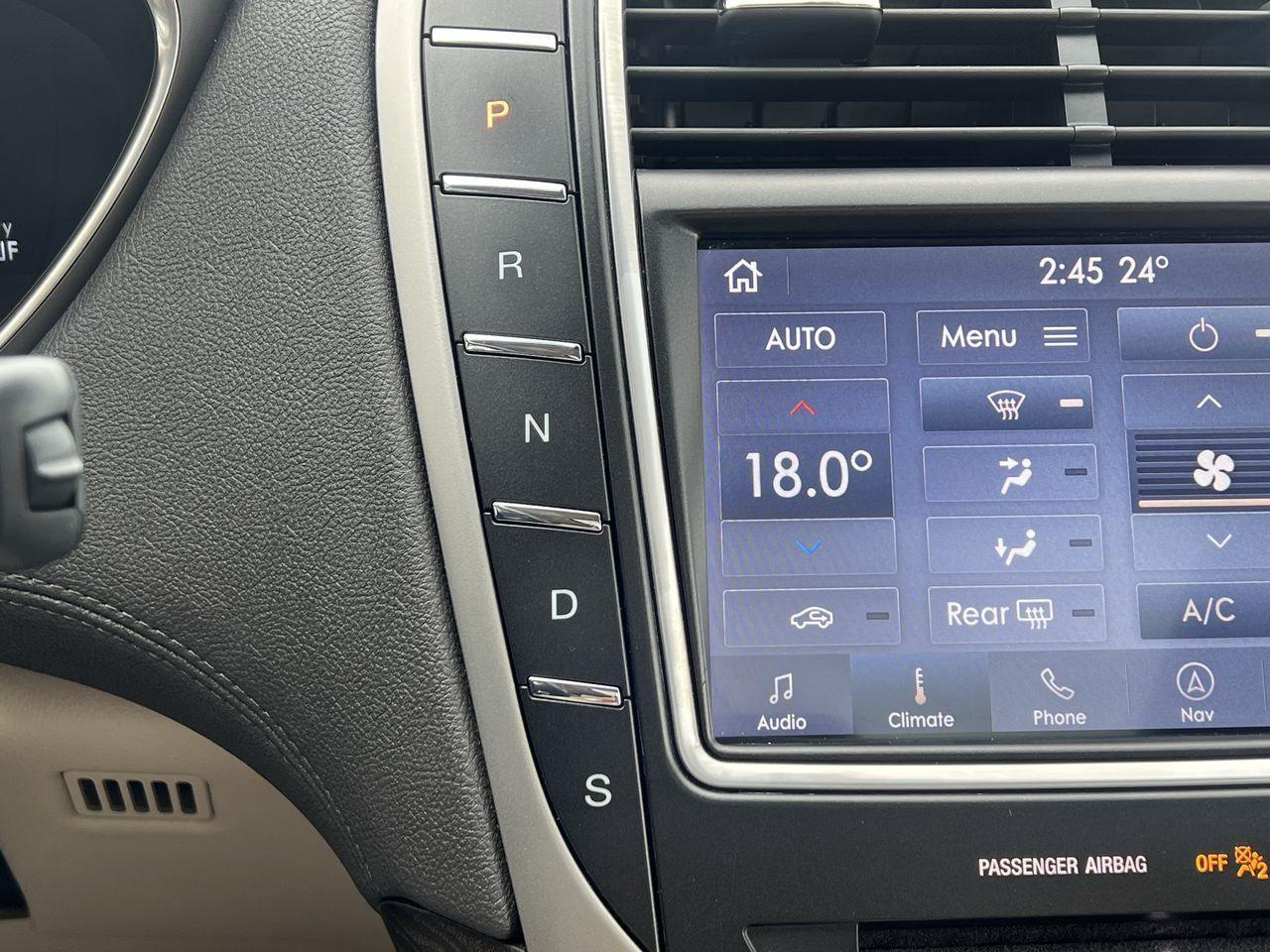 2020 Lincoln Nautilus Reserve AWD, HEATED/COOLED LEATHER SEATS, NAV, REVERSE CAM, MOONROOF, POWER LIFTGATE!! Photo