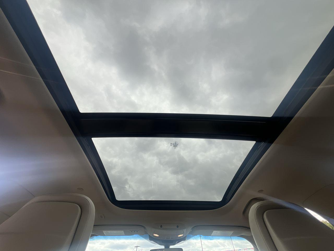 2020 Lincoln Nautilus Reserve AWD, HEATED/COOLED LEATHER SEATS, NAV, REVERSE CAM, MOONROOF, POWER LIFTGATE!! Photo