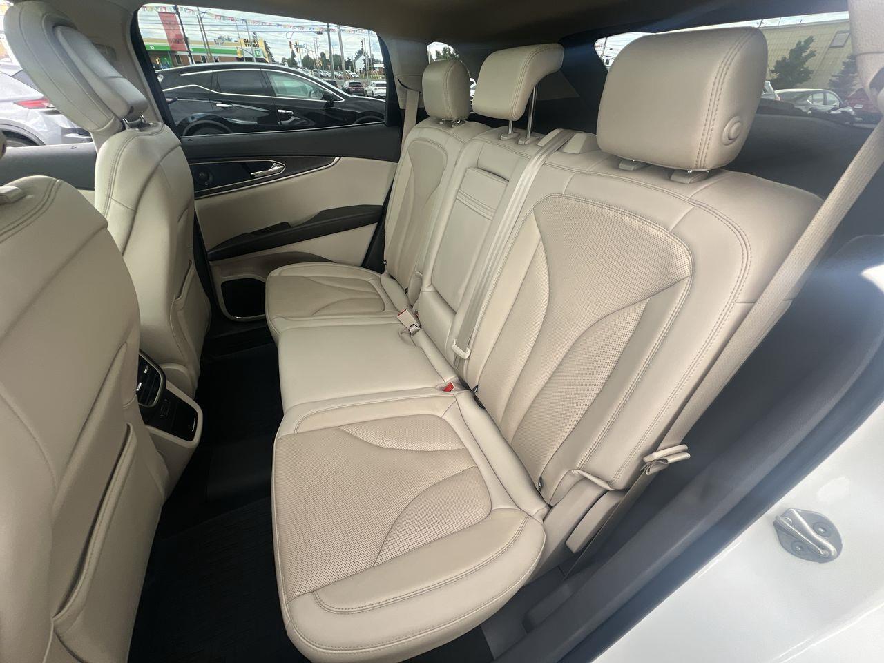 2020 Lincoln Nautilus Reserve AWD, HEATED/COOLED LEATHER SEATS, NAV, REVERSE CAM, MOONROOF, POWER LIFTGATE!! Photo