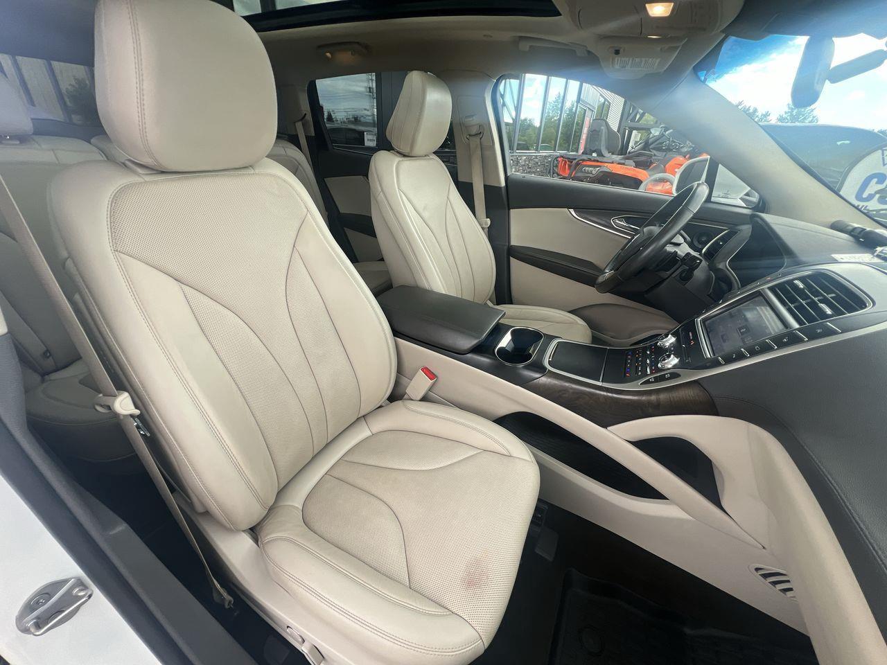 2020 Lincoln Nautilus Reserve AWD, HEATED/COOLED LEATHER SEATS, NAV, REVERSE CAM, MOONROOF, POWER LIFTGATE!! Photo