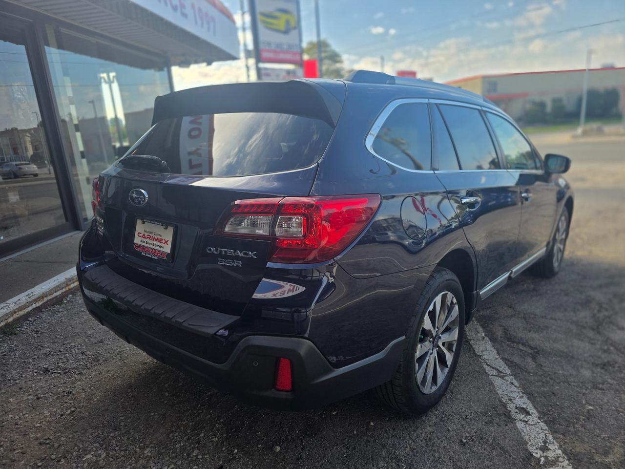 2018 Subaru Outback 3.6R Premier EyeSight Package 3.6R | Premier | Accident Free | NEW ARRIVAL | PLEASE CALL AHEAD Photo