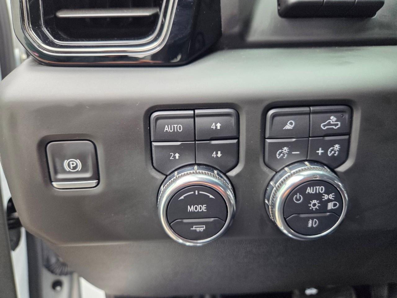 2025 GMC Sierra 1500 Crew Cab Short Box 4-Wheel Drive AT4 Photo