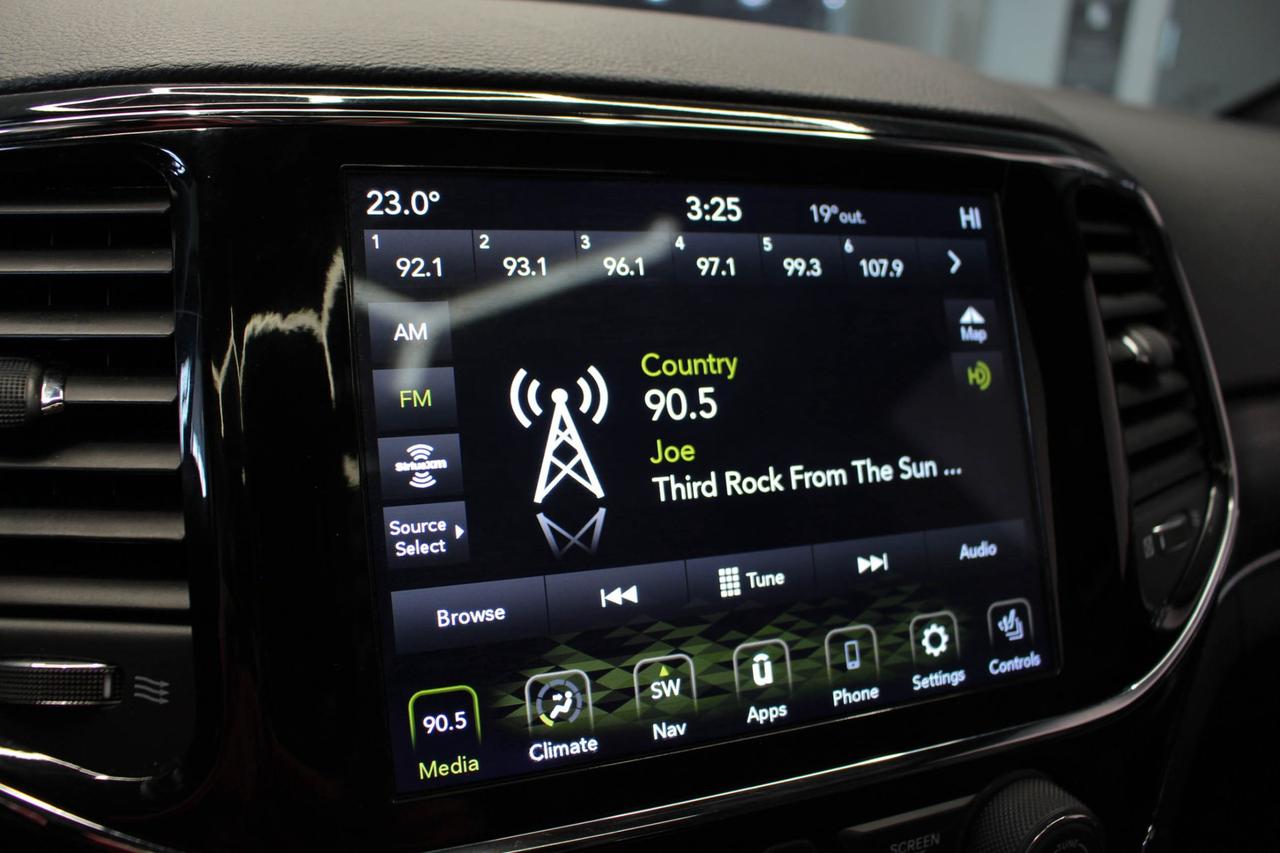 2019 Jeep Grand Cherokee Limited LEATHER SEATS - APPLE CARPLAY AND ANDROID AUTO - NAVIGATION Photo
