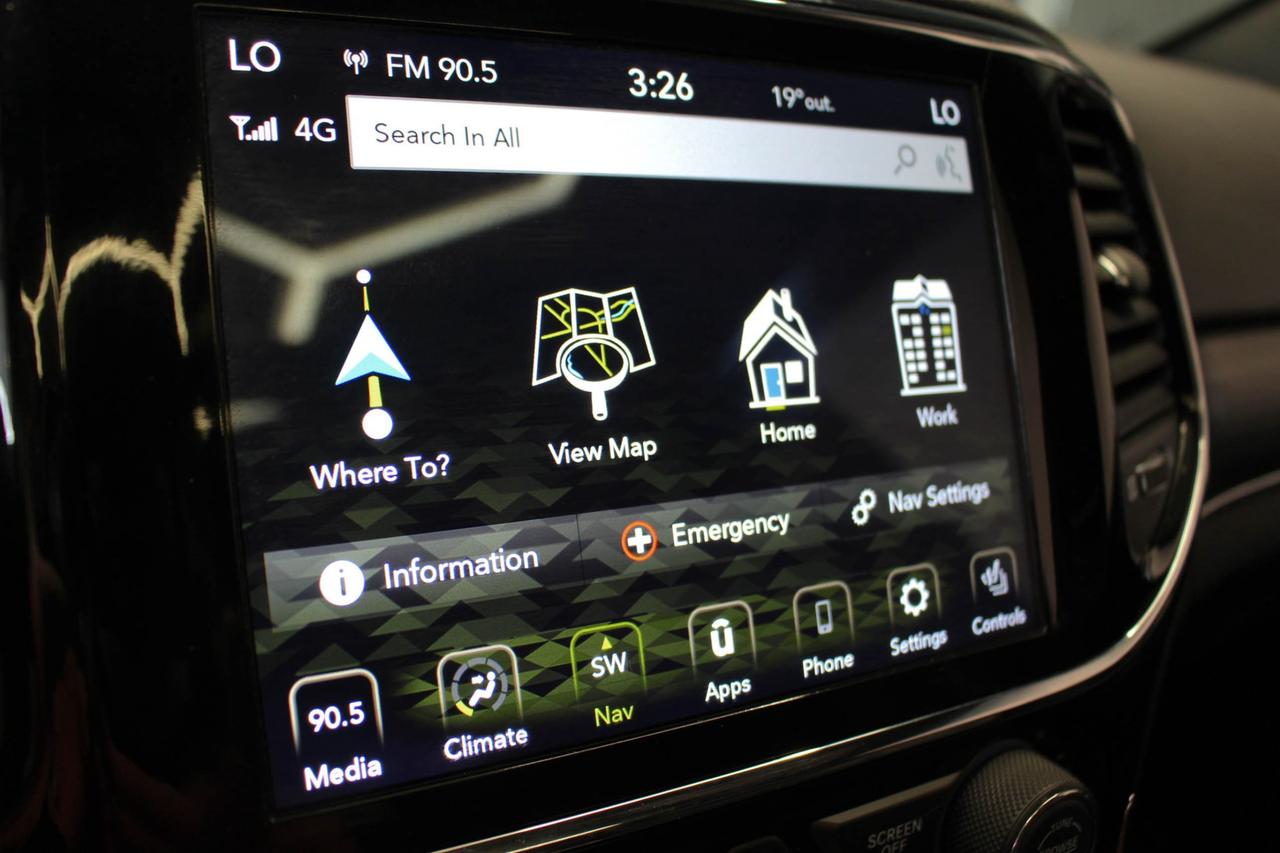 2019 Jeep Grand Cherokee Limited LEATHER SEATS - APPLE CARPLAY AND ANDROID AUTO - NAVIGATION Photo