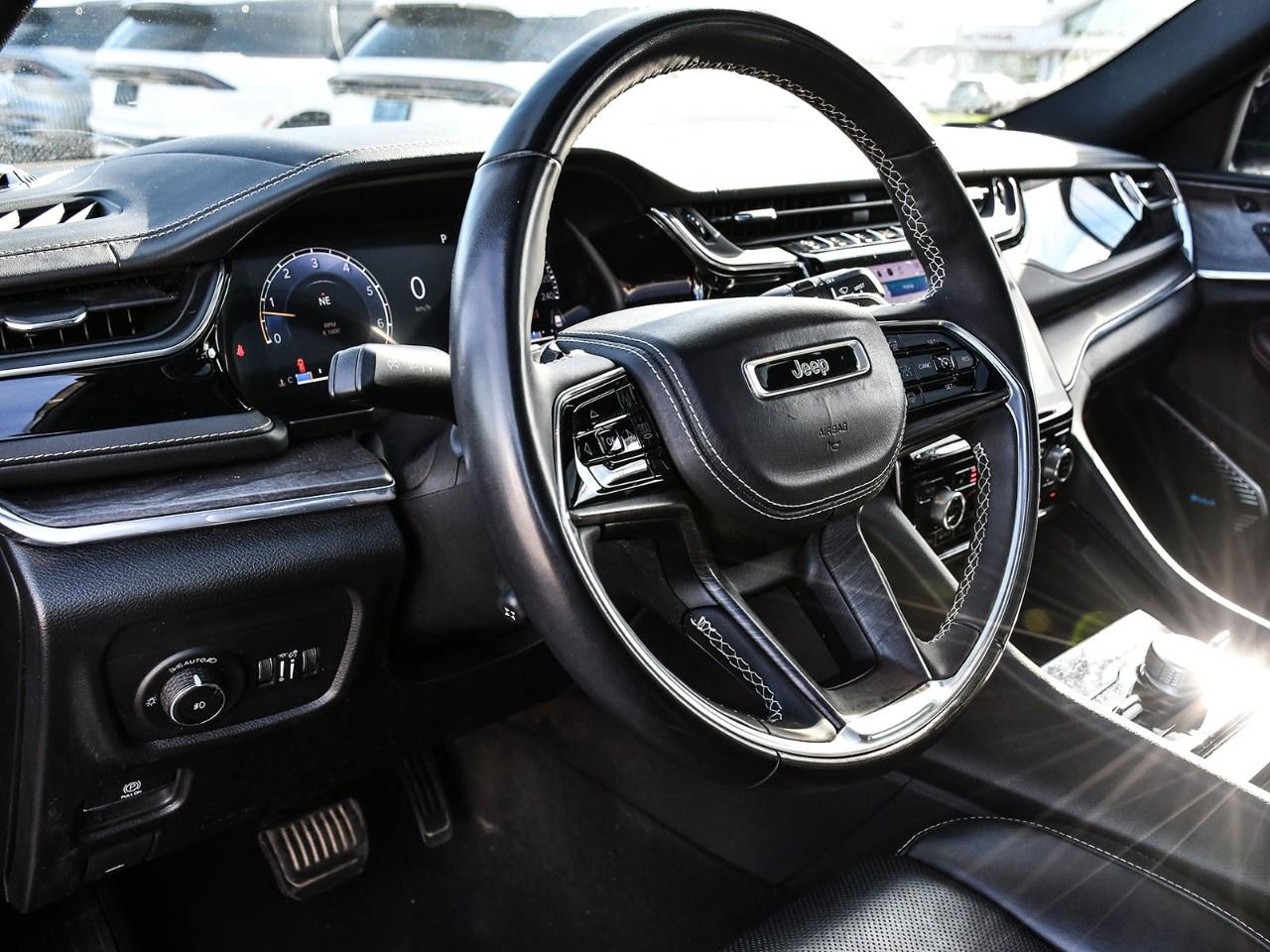 2024 Jeep Grand Cherokee OVERLAND 4X4 Photo
