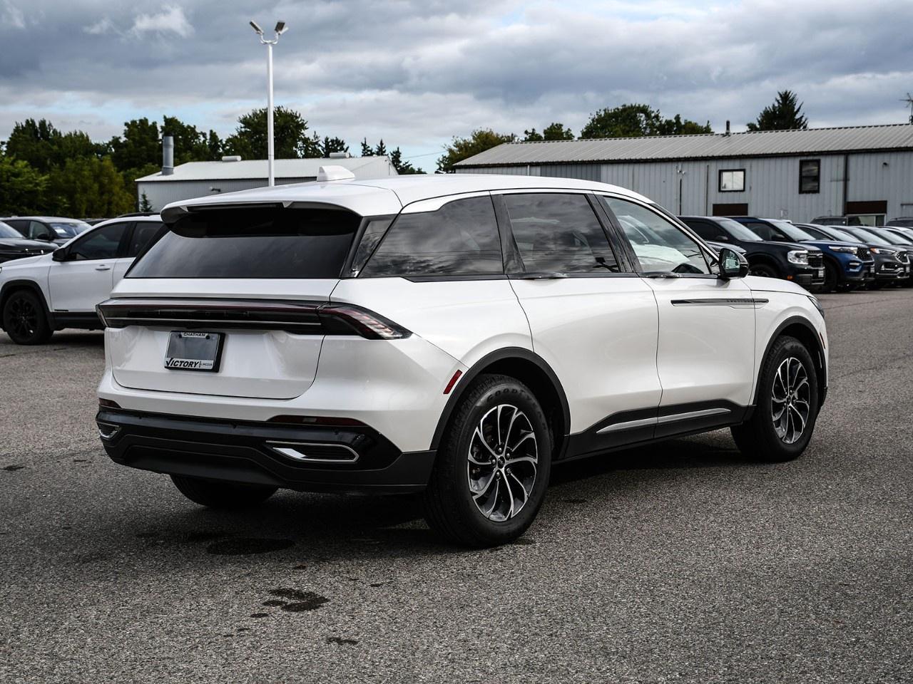 2025 Lincoln Nautilus Premiere AWD Photo4