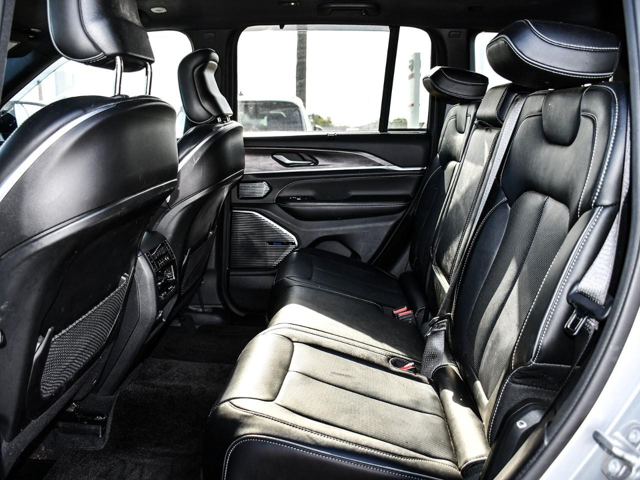 2024 Jeep Grand Cherokee OVERLAND 4X4 Photo