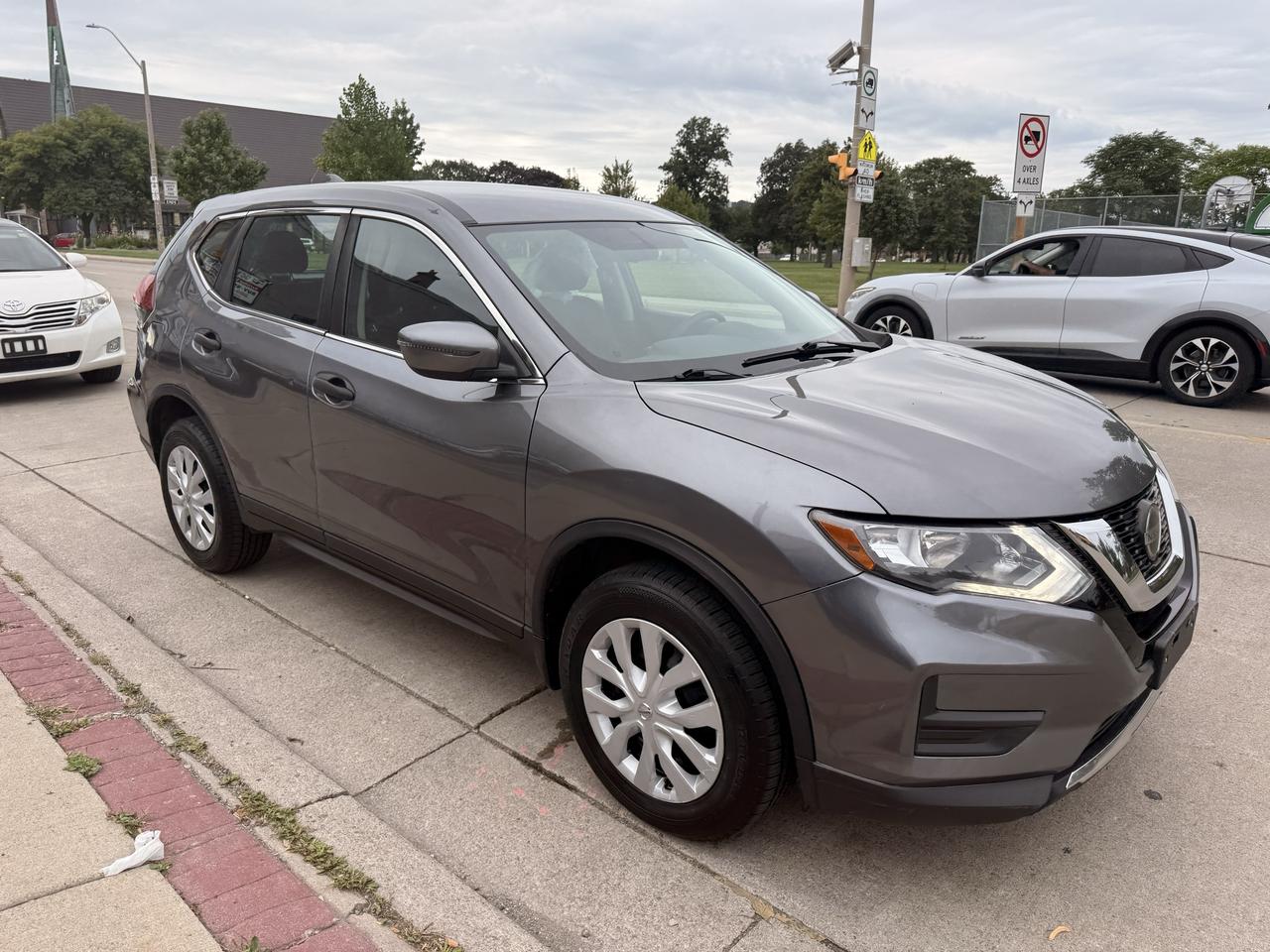 2019 Nissan Rogue AWD S Photo