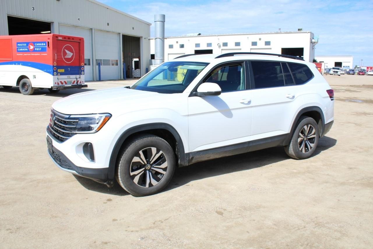 2026 Volkswagen Atlas SE w/H&C Leather, NAV, BUC - Photo #1
