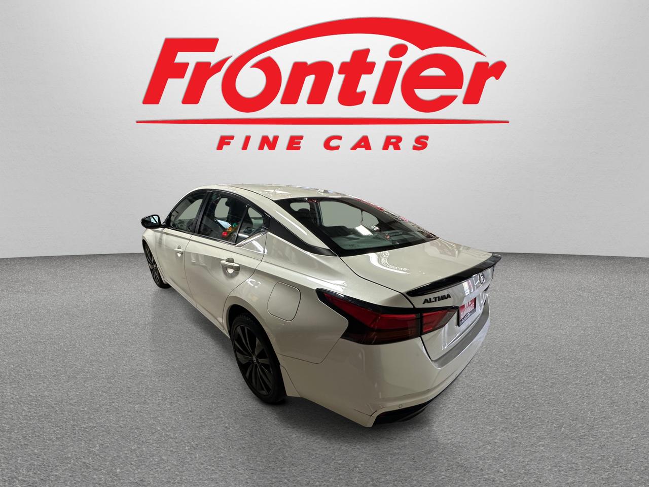 2022 Nissan Altima 2.5 SR Midnight Edition | CLEAN CARFAX | ONE OWNER Photo