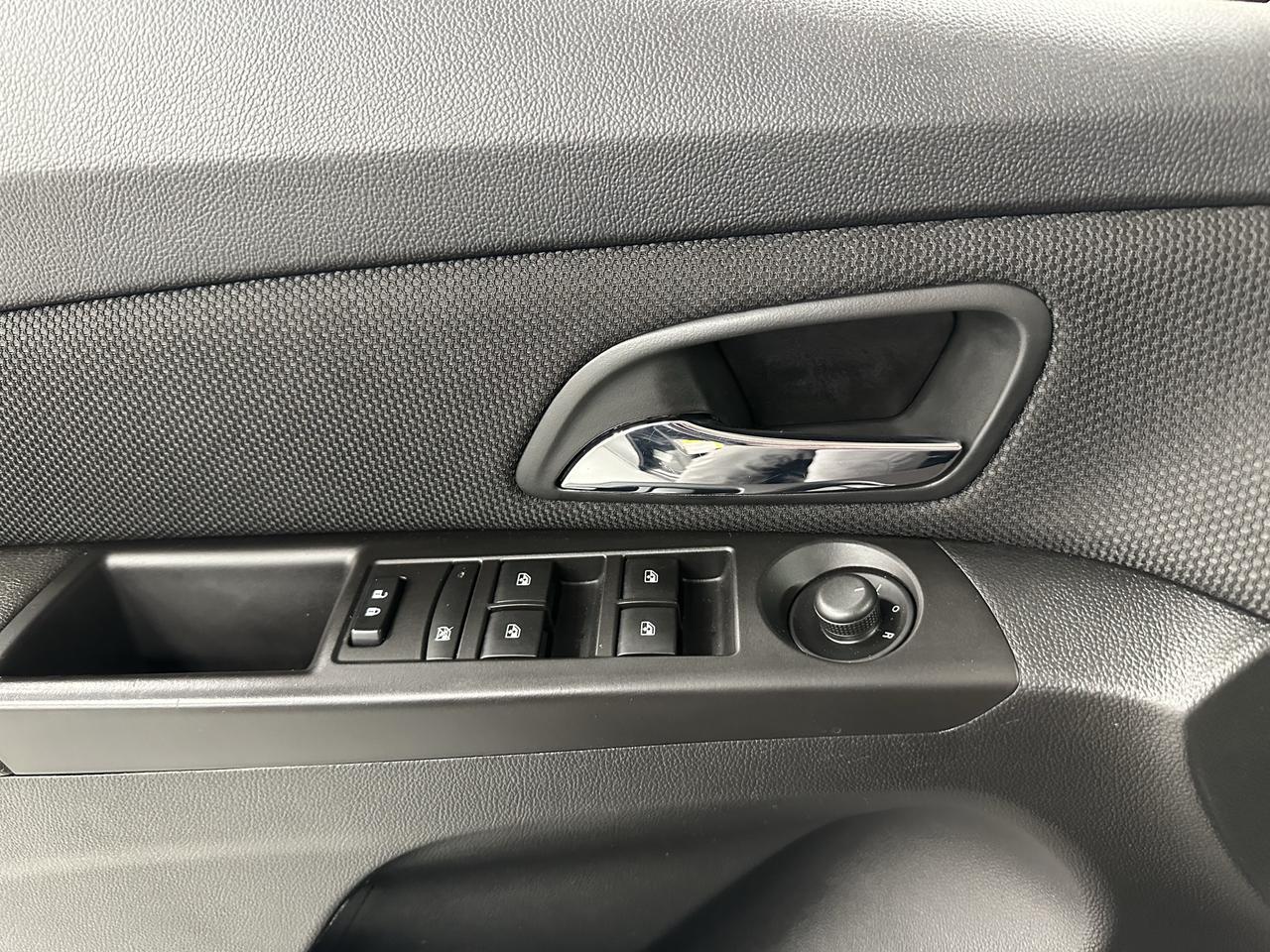 2016 Chevrolet Cruze LT Photo26