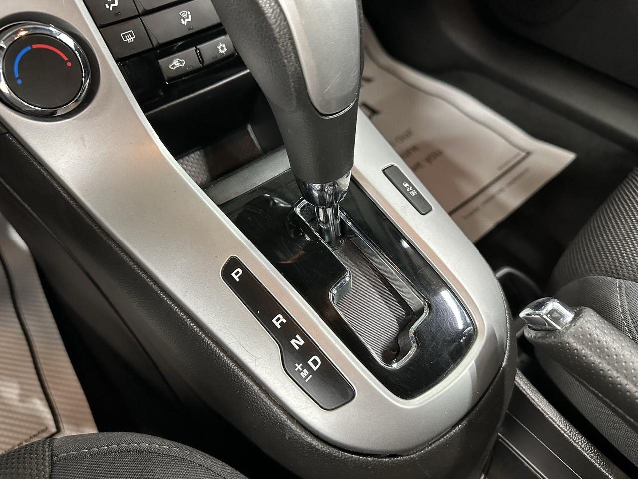 2016 Chevrolet Cruze LT Photo16