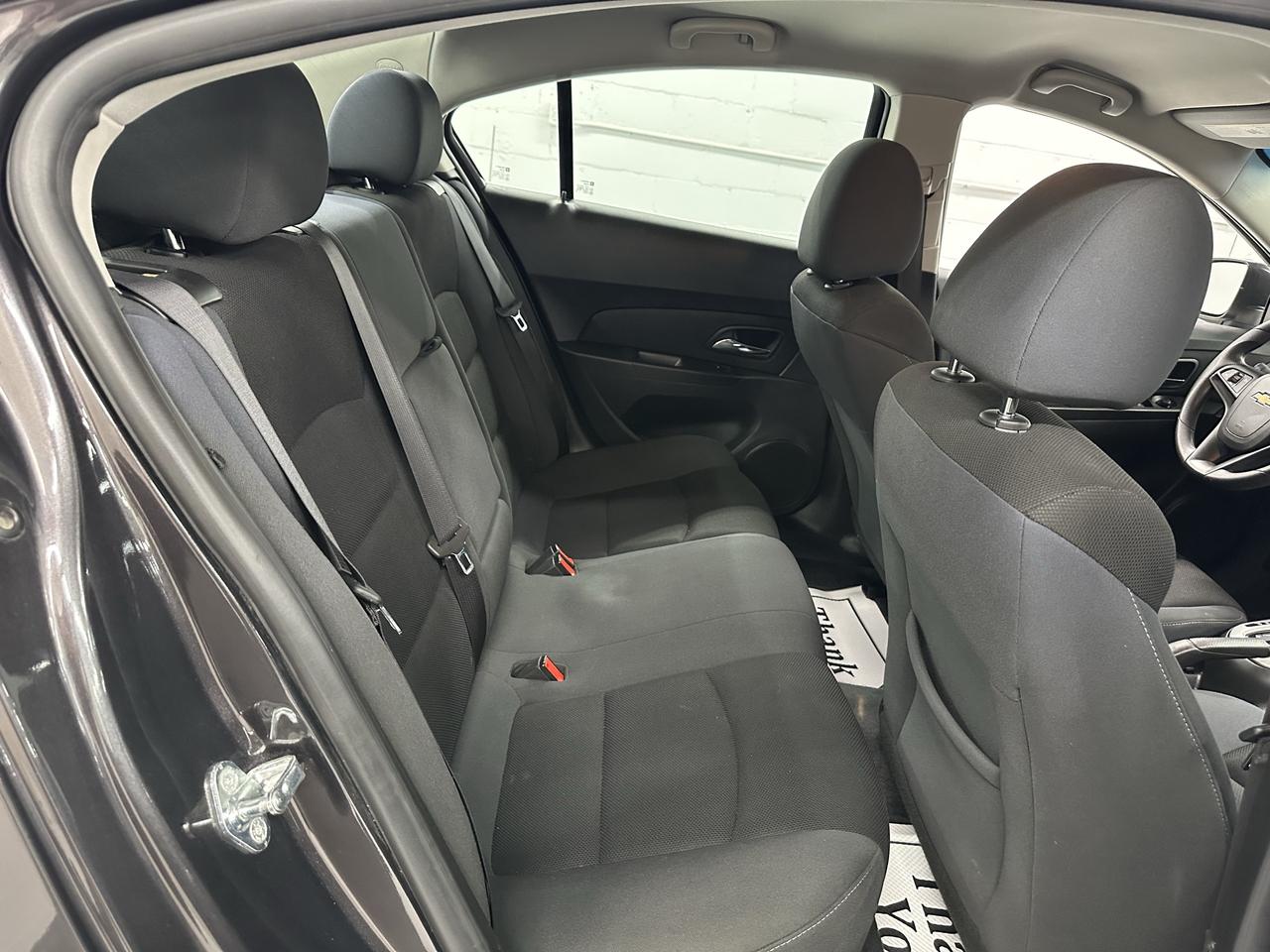 2016 Chevrolet Cruze LT Photo8