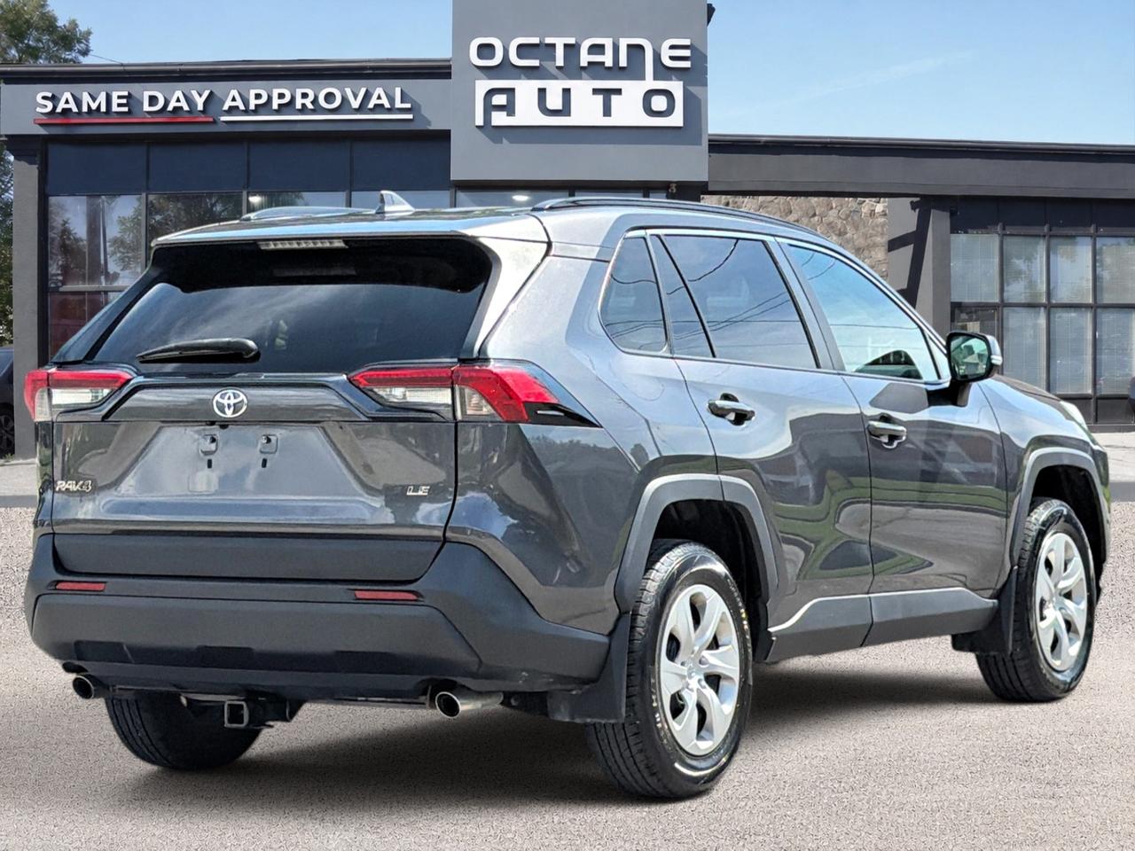 2019 Toyota RAV4 LE Photo