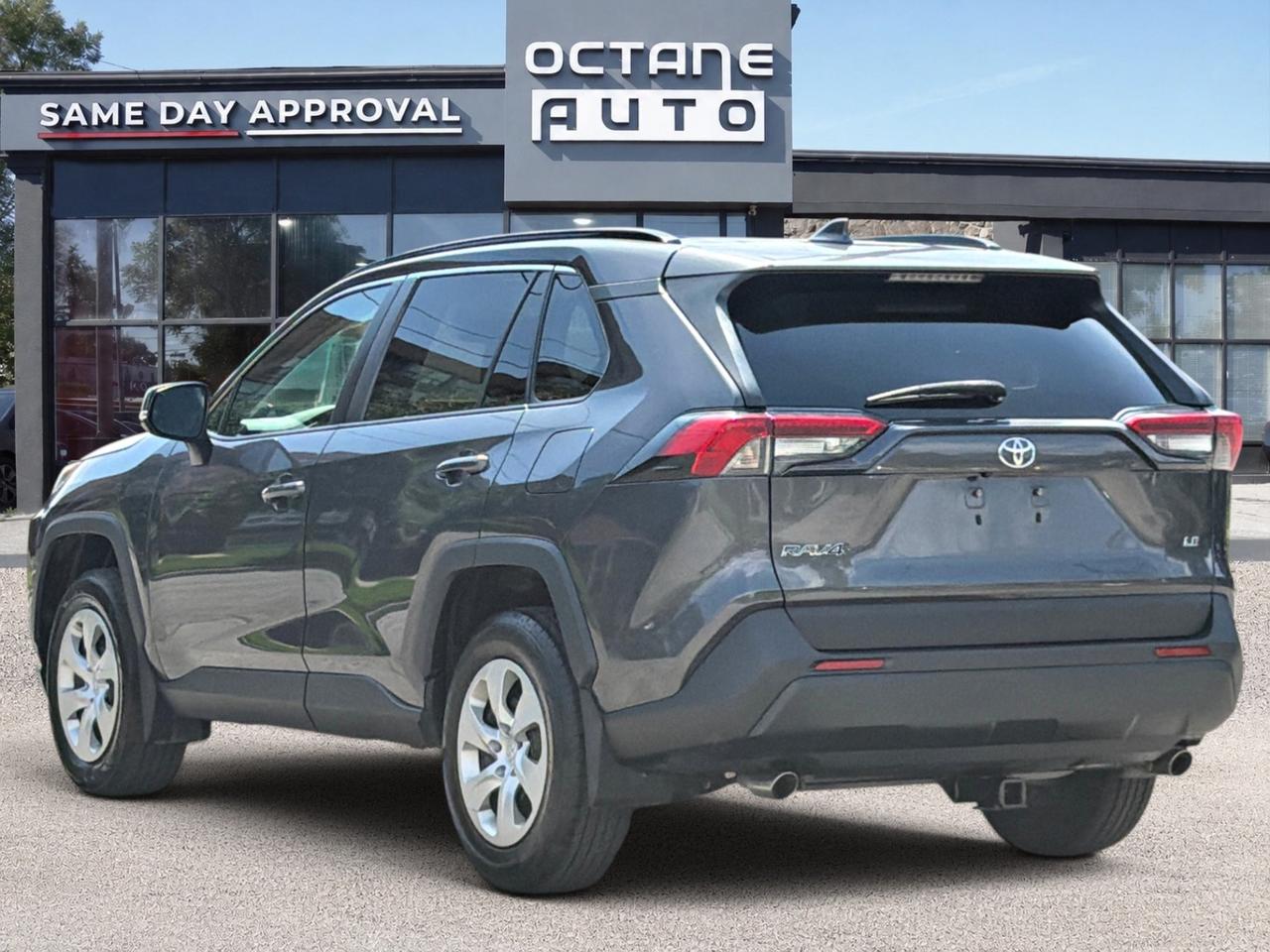 2019 Toyota RAV4 LE Photo