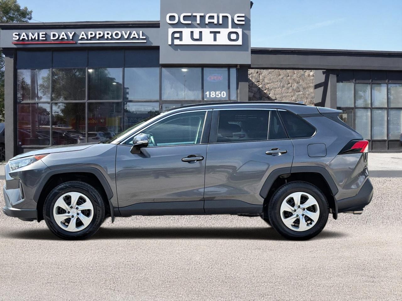 2019 Toyota RAV4 LE Photo