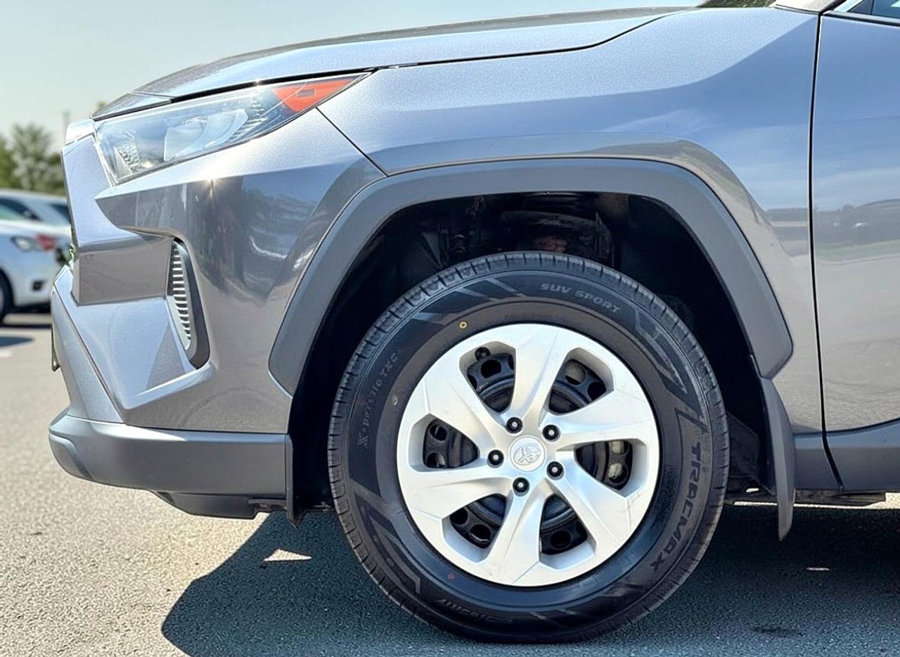 2019 Toyota RAV4 LE Photo