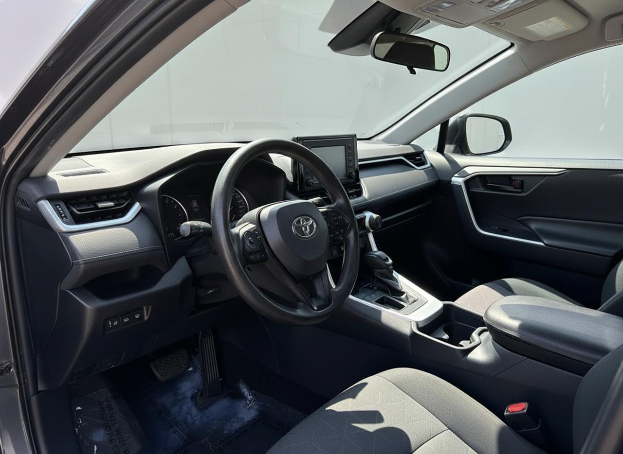 2019 Toyota RAV4 LE Photo